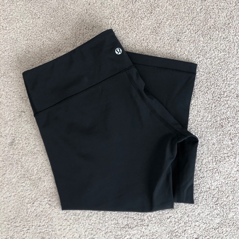 NWOT- Lululemon Athletics Capri leggings